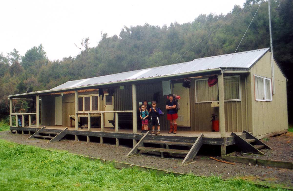Te Puia Hut (Lodge), hut in Hawke's Bay