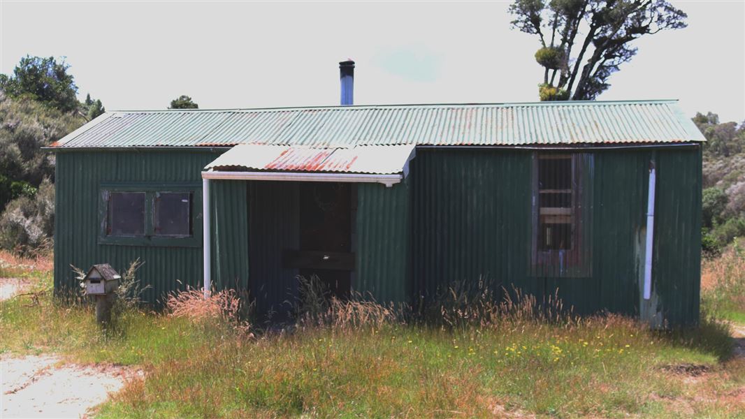 Ten Man Hut, hut in Manawatū-Whanganui