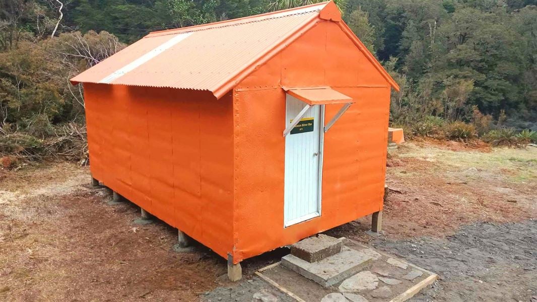 Thomas River Hut, hut in West Coast
