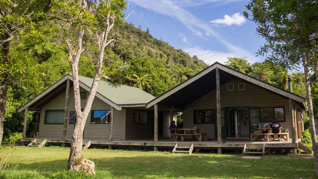 Tīeke Marae/Kāinga, hut in Manawatū-Whanganui