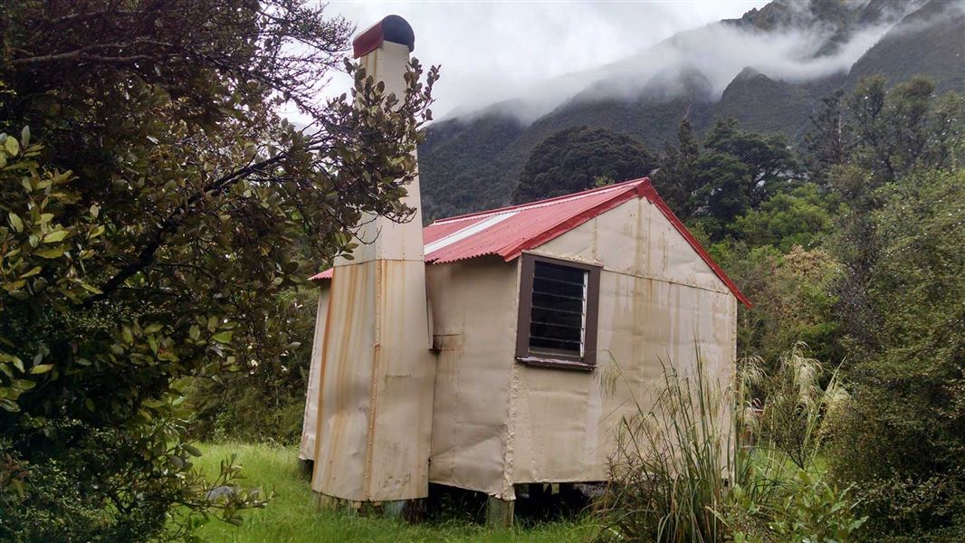 Top Crooked Hut, hut in West Coast