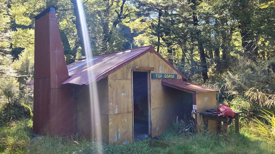 Top Gorge Hut, hut in Manawatū-Whanganui