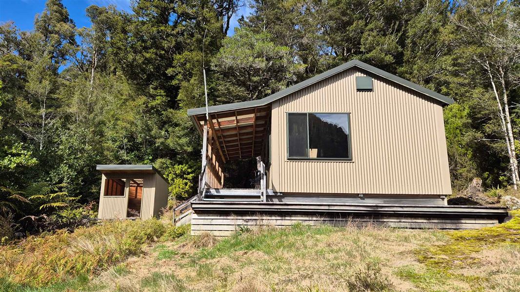 Venus Hut, hut in West Coast