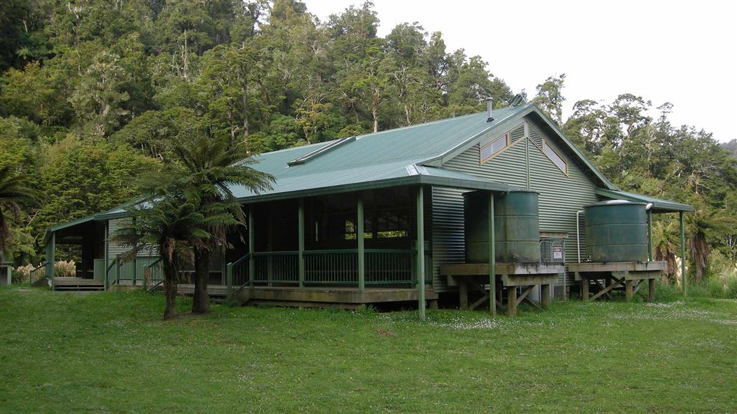 Waiharuru Hut, hut in Hawke's Bay