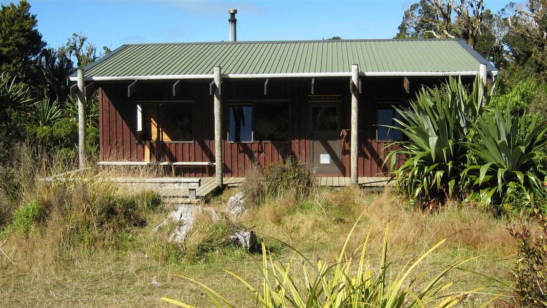 Waingongoro Hut, hut in Taranaki