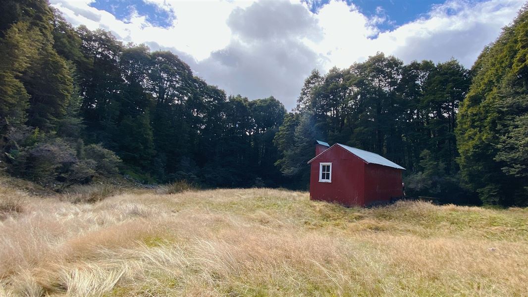 Wainui Hut, hut in Tasman