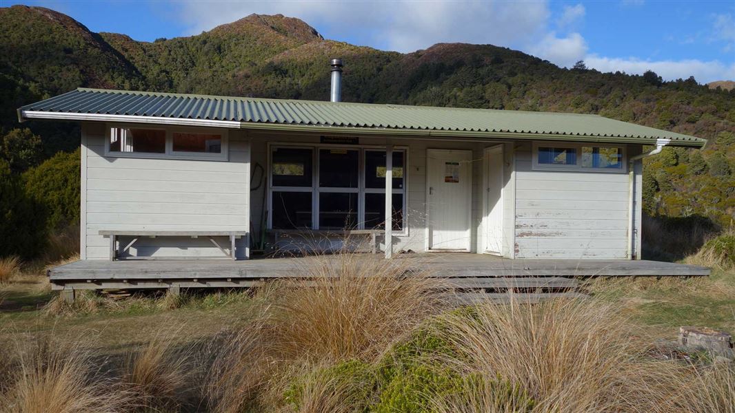 Waipakihi Hut, hut in Waikato
