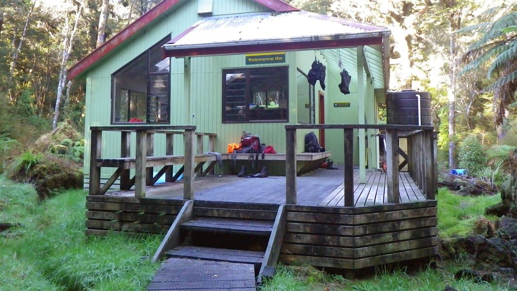 Waitewaewae Hut, hut in Wellington
