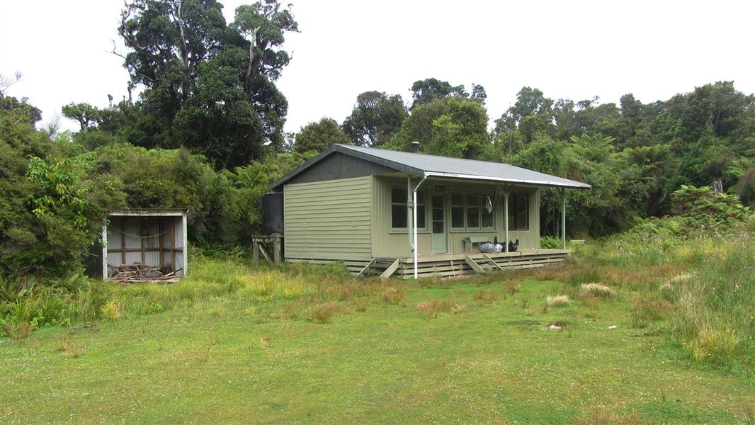 Waitutu Hut, hut in Southland