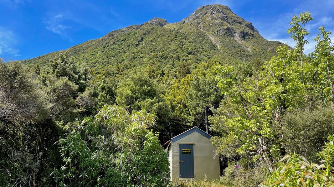 Weka Burnet Bivvy, hut in Canterbury