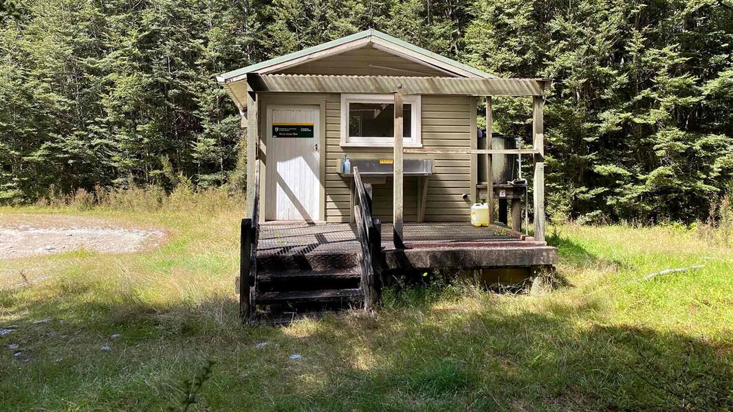 West Arm Hut, hut in Southland