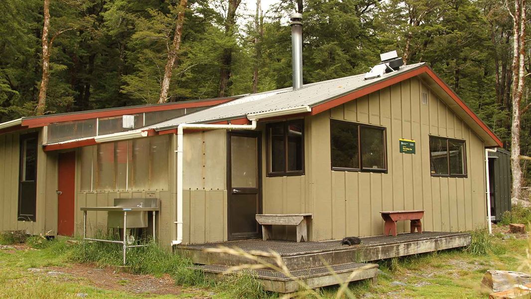 West Sabine Hut, hut in Tasman