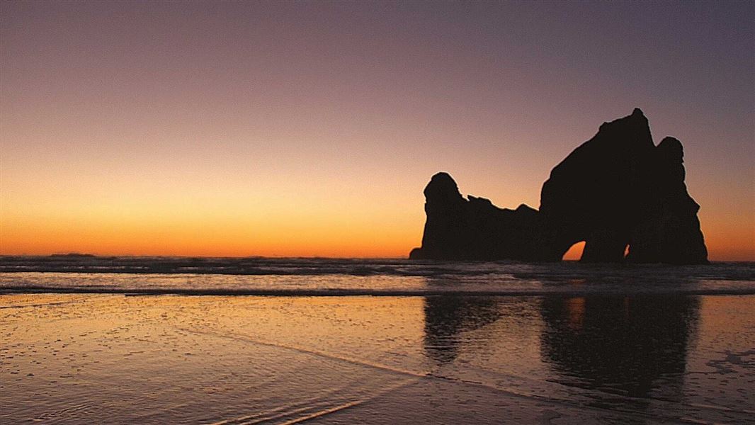 Wharariki Beach Track (Archway Islands), walk in Tasman