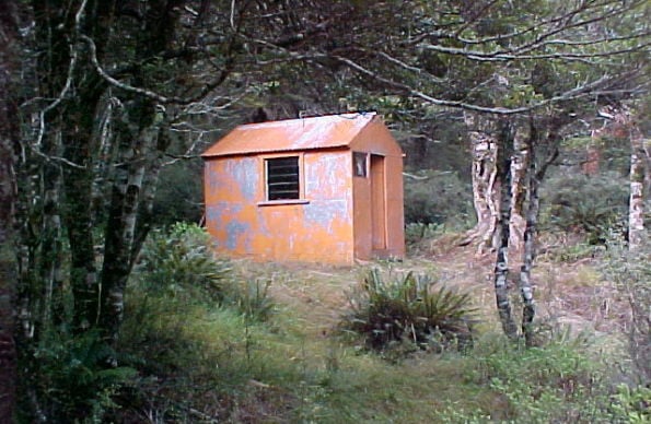 Whare Creek Hut, hut in Southland